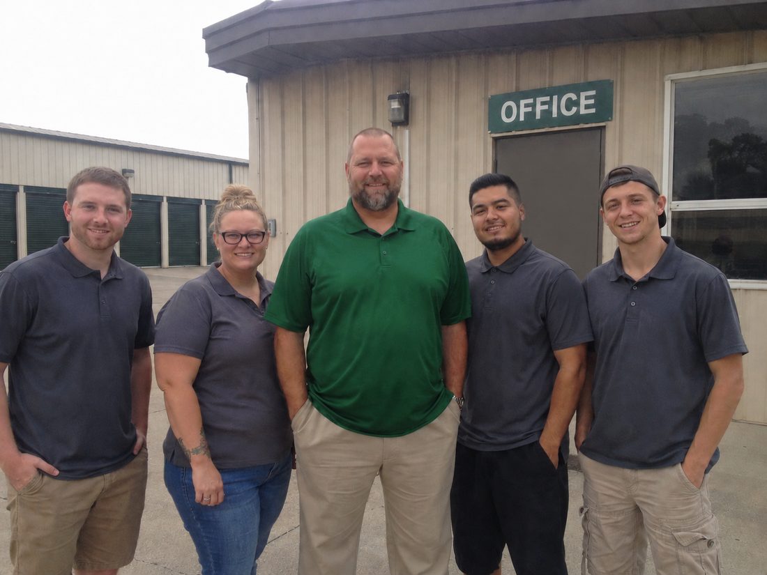 Pest control professionals in Kansas City, KS